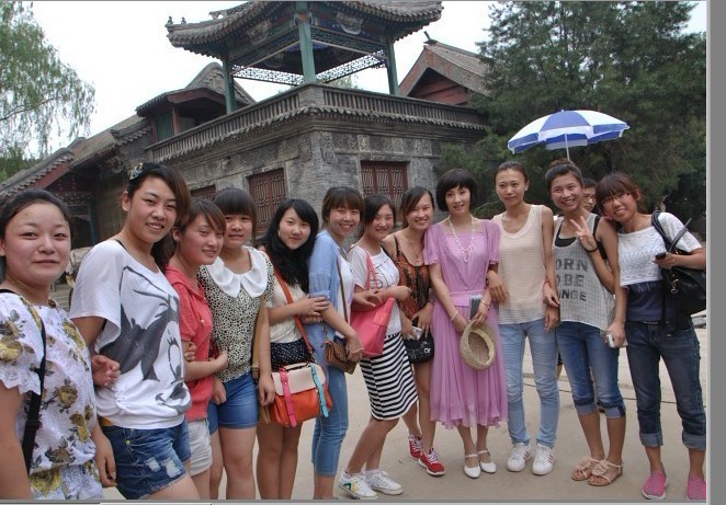 淄博化妆学校——我校同学在北京影视城参观